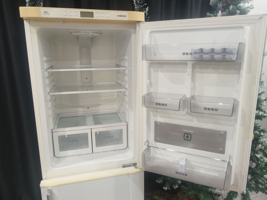 Холодильник Samsung