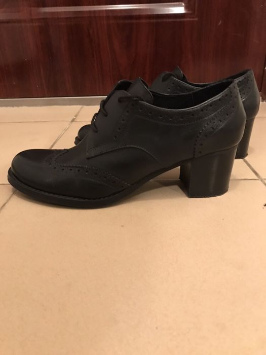 Различни модели обувки Бата