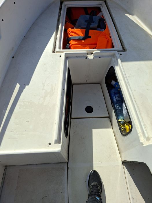 Barca , motor si peridoc