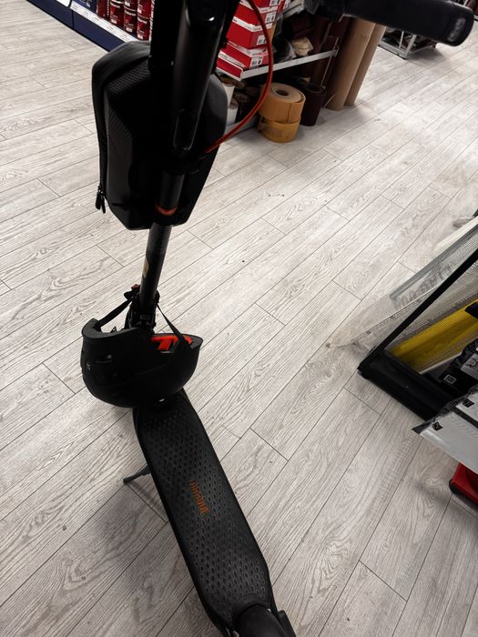 Електрическата тротинетката Ninebot F2 Pr