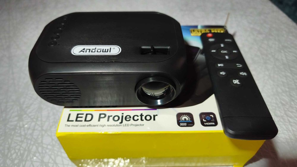 Мини LED проектор Full HD 1080P / Домашно кино проектор с USB, SD, AV