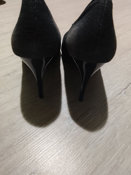 Официални обувки на ток,нови,40номер