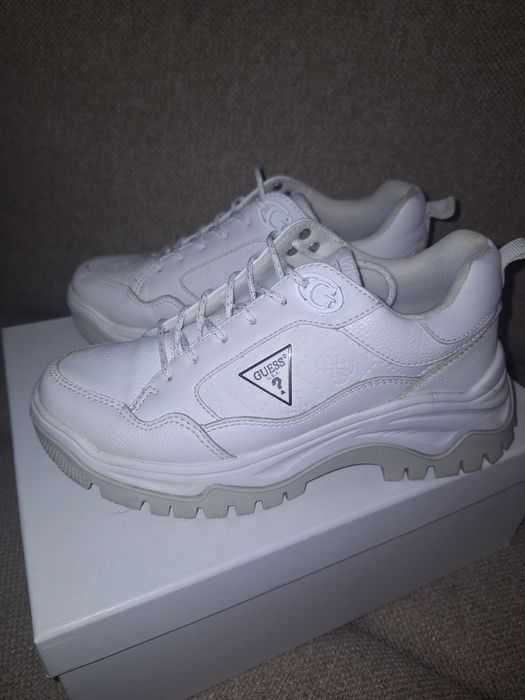 Sneakers Guess- mărimea 36 BLACK FRIDAY