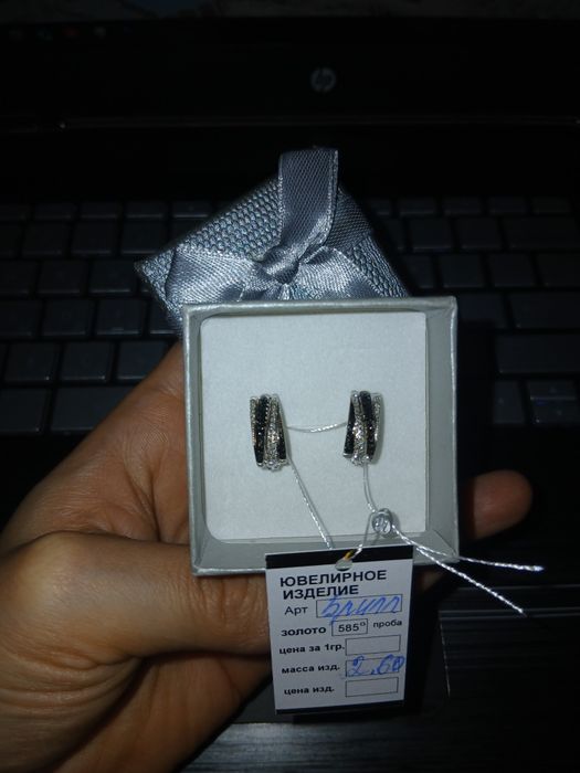 Серьги из белого золота 585 пробы  вставка  бриллианты.