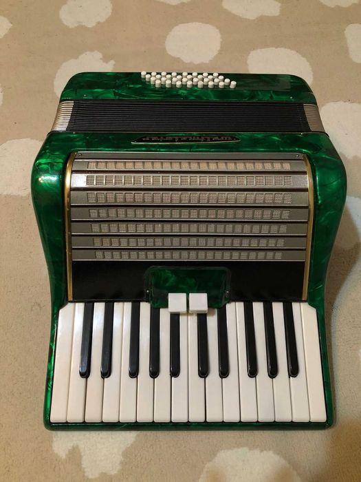 Acordeon Weltmeister 32 bași