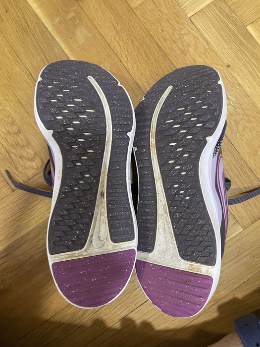 Маратонки NIKE -номер 36,5
