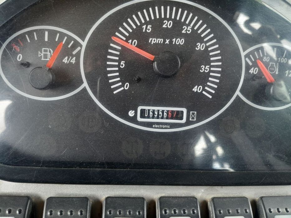 Эксковатор погрузчик MST