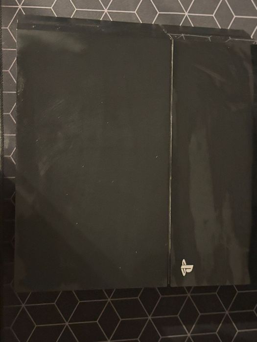 Vând Playstation 4