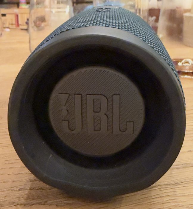 JBL Charge 4, много запазена