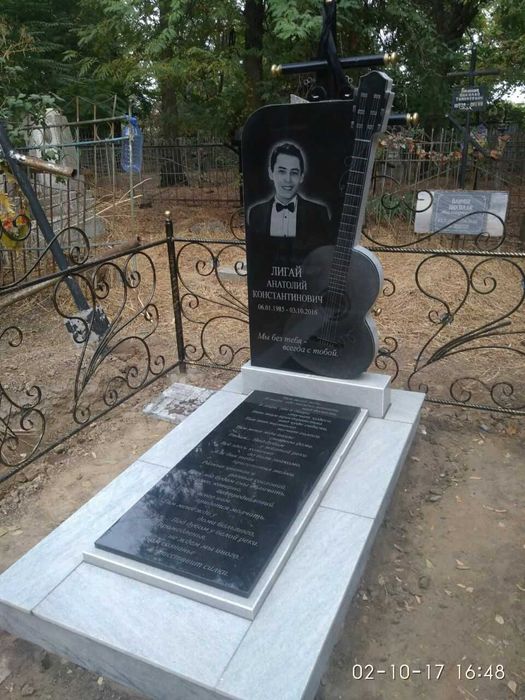 yodgorliklar qabr toshlari. Памятники надгробные