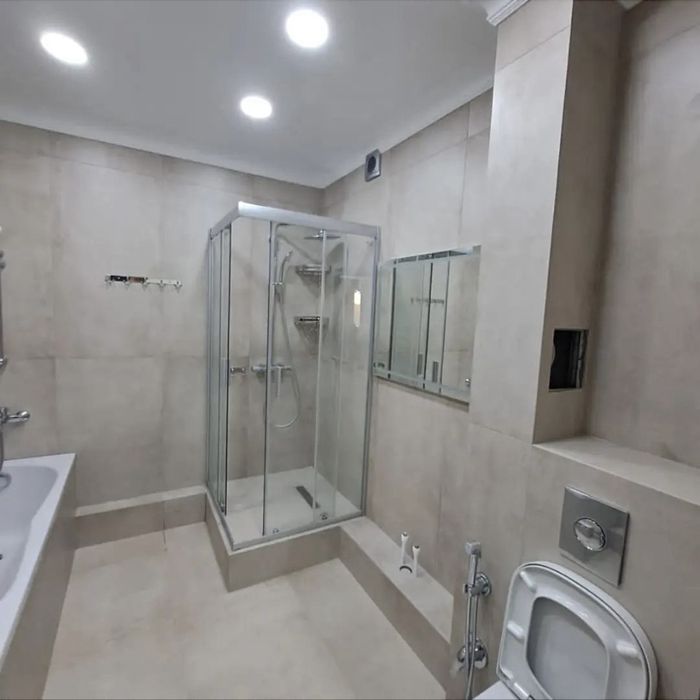 Кафельщик, сантехник, электрика.