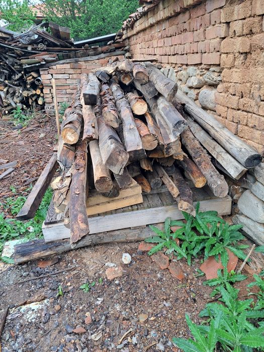 Стари дървени греди  . Дъб  и бук