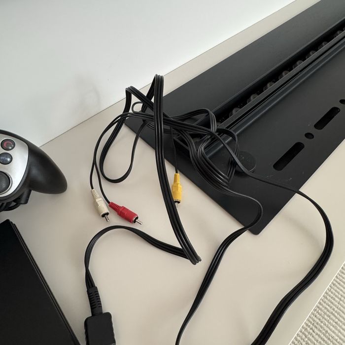 PlayStation 2 slim чипованная и 2 джостика