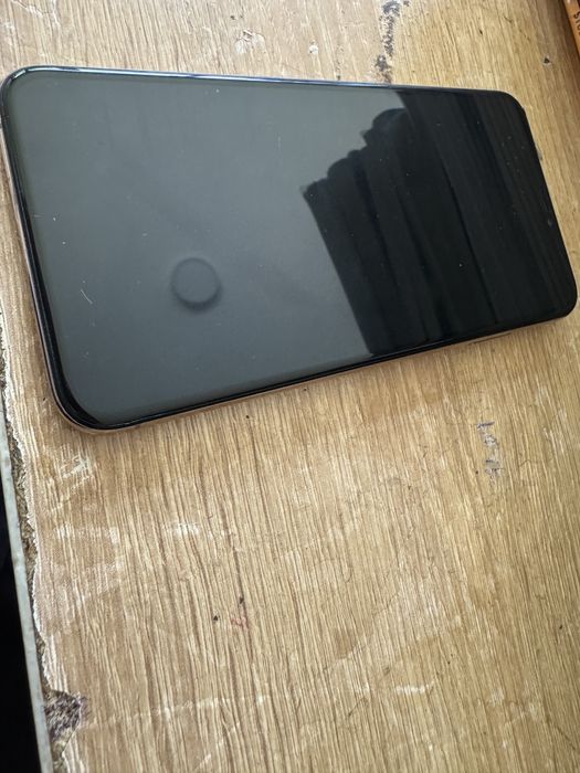Iphone XS MAX hamma joyi ishlaydi