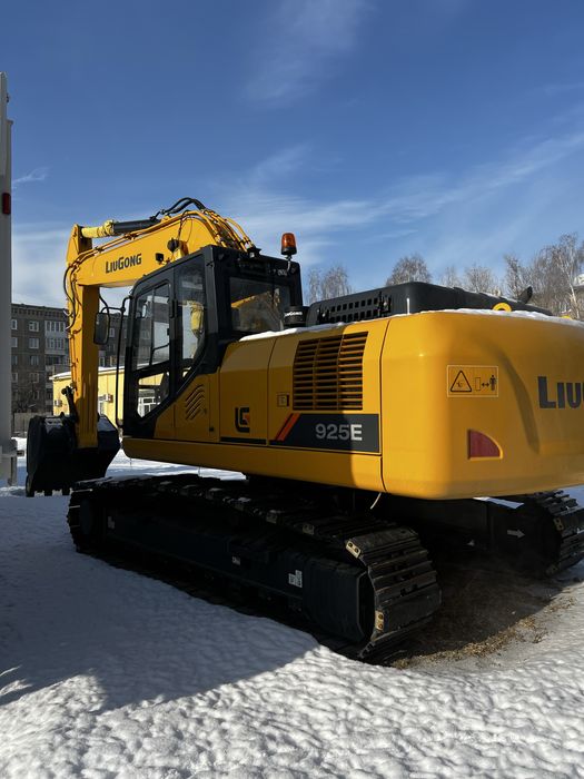 Гусеничный экскаватор