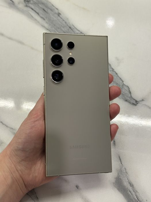 Продаю Samsung S24 Ultra (256 gb]