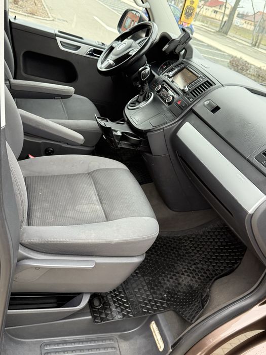 Volksvagen T6 Multivan 2011 2.0 D Automat