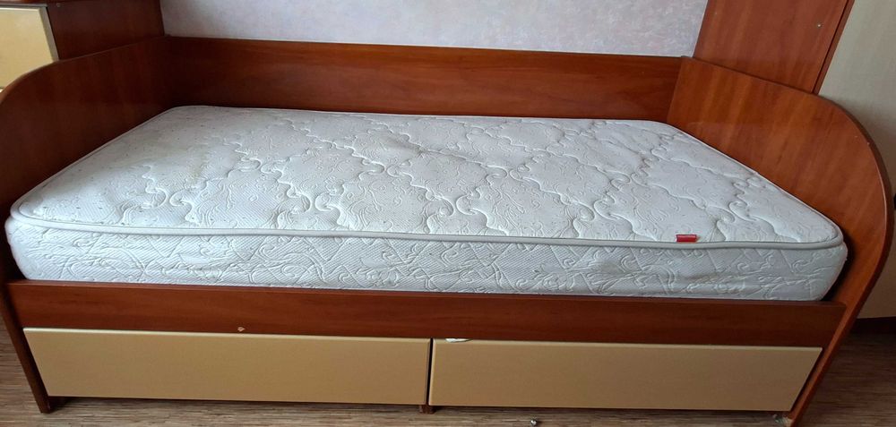 Продам односпальную кровать