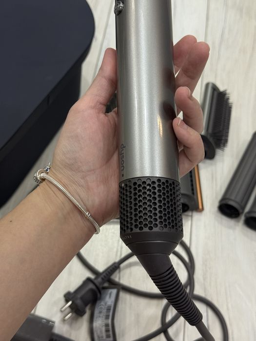 Фэн Dyson стайлер