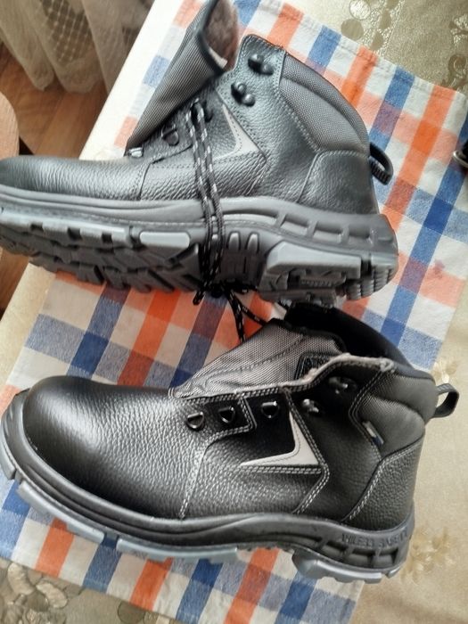 Ботинки зима размер 44 новые