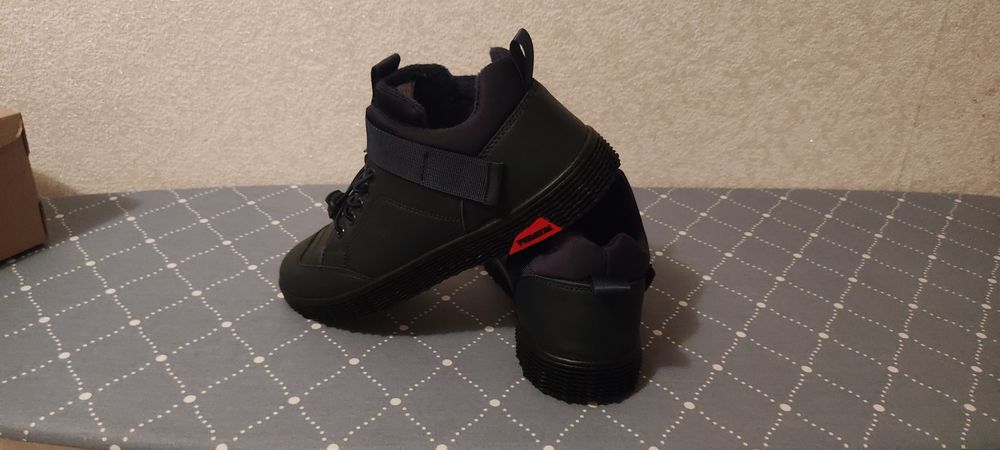 Кросовки утепленые демесизонные новые