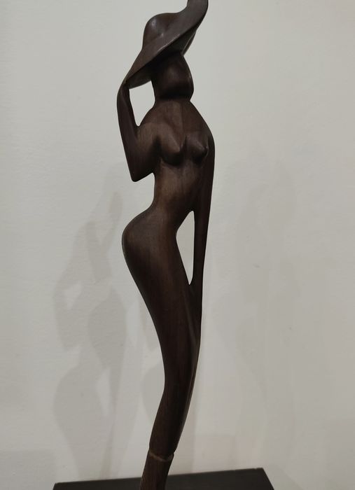 Дървена ръчно резбована фигура – Африкански стил, 42 см