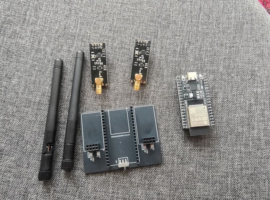 Kit ESP32 + 2x Module Radio CC1101 sub-GHz + Shield PCB (Proiecte RF / Flipper