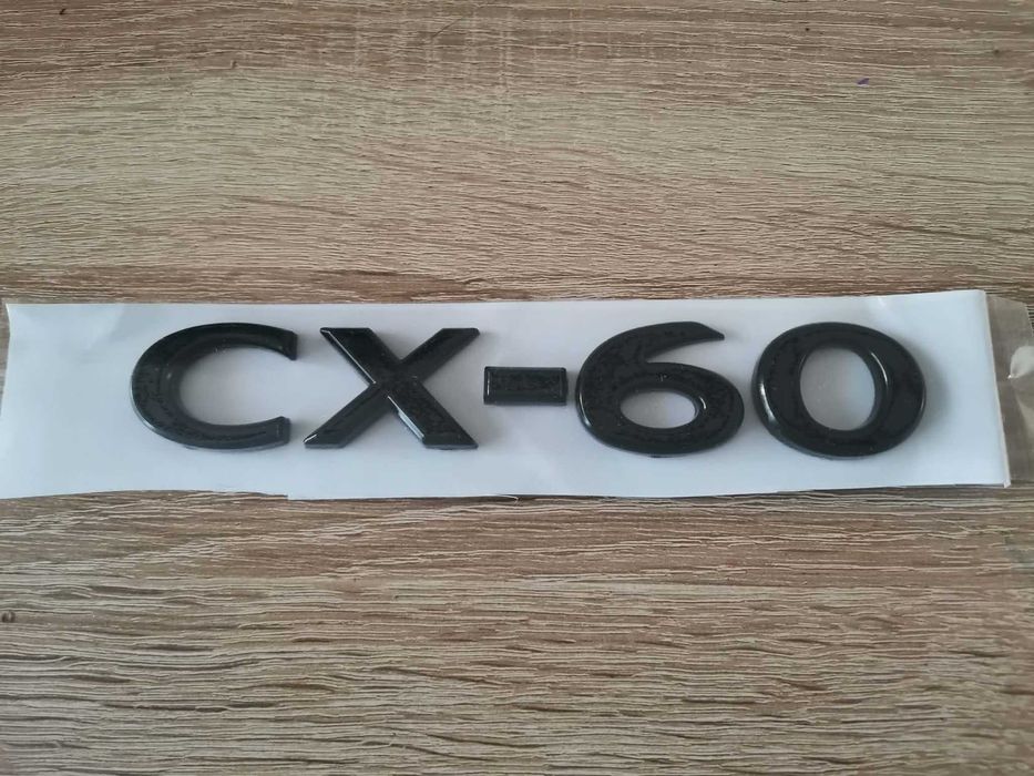 Сребрист надпис Mazda CX-60