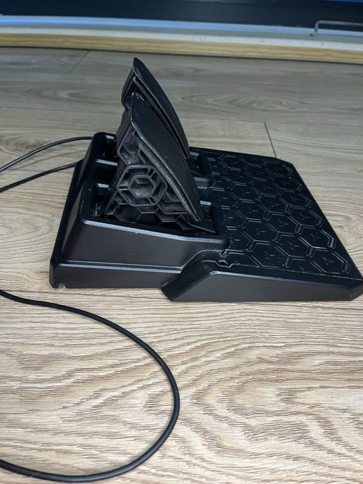 Vând Volan gaming cu schimbător de viteze și pedale