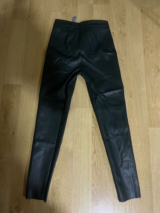 Pantaloni piele zara