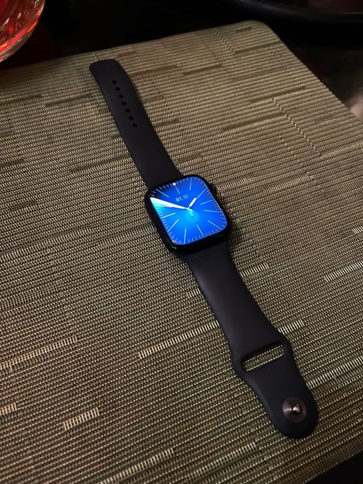 Apple Watch 8 в хорошем состояние