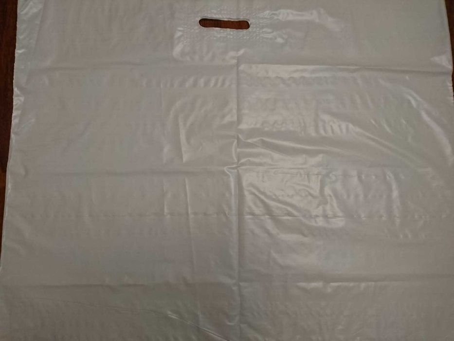 Pungi-sacose albe reciclabile-reutilizabile conform legislatiei.