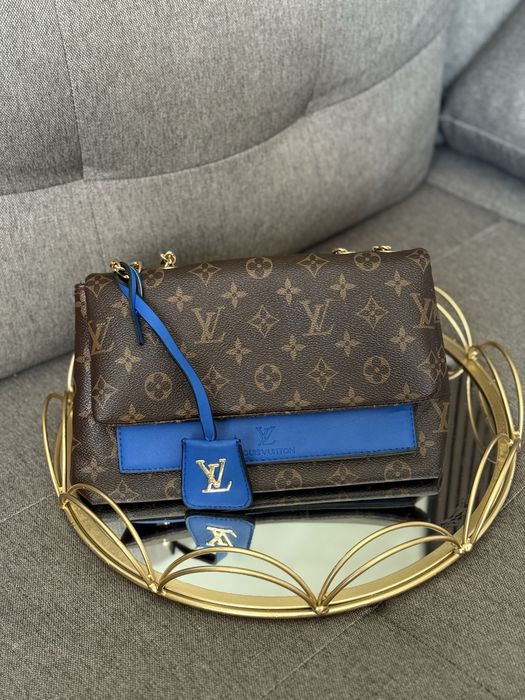 Разнообразие от чанти на различни марки