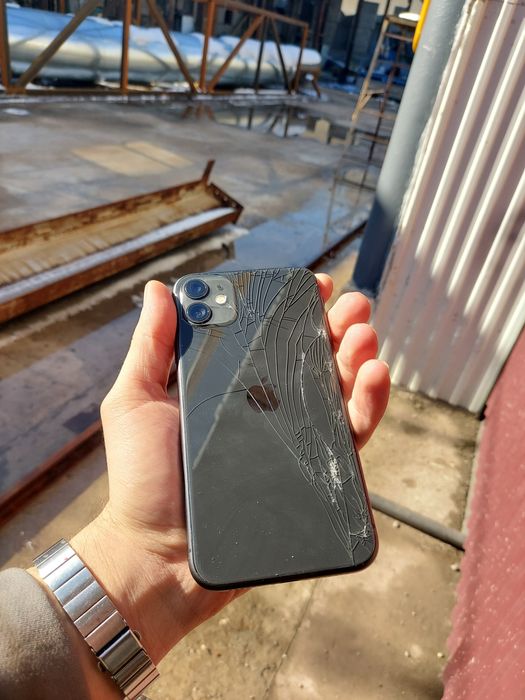 Айфон 11 64гб и редми нот 9про 128гб