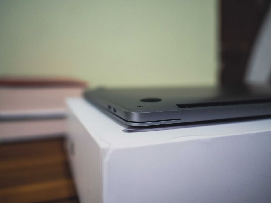 Apple MacBook Pro 13" M1 • 8GB RAM • 256GB SSD • Лаптоп като нов