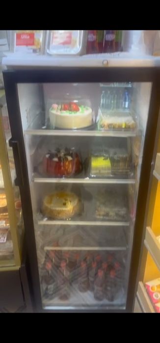 Холодильник витриный