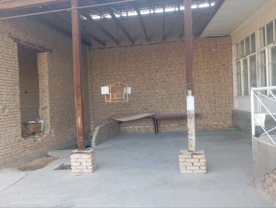 Uy sotiladi 9 xona 18-sotix