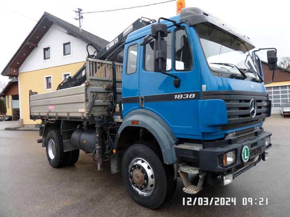 Mercedes-Benz 1838 4x4 Самосвал с кран HIAB 125-3