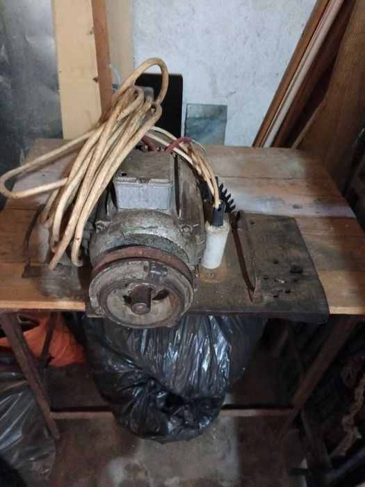 Vând circular cu motor mare monofazic