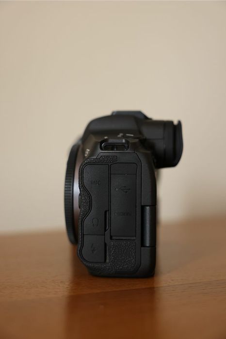 Продам Canon EOS R5 (body)