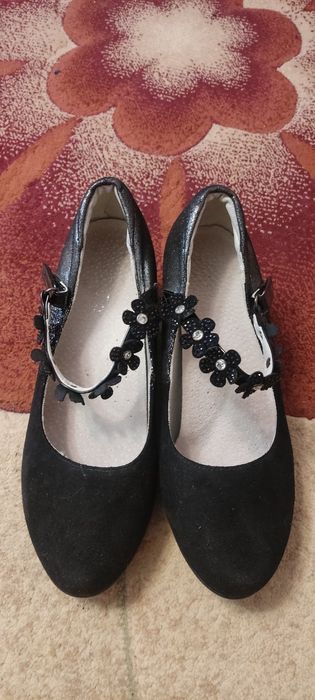 Продам туфли для девочки