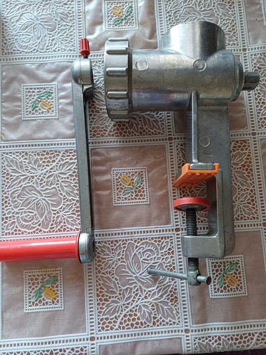 Мясорубка ручная