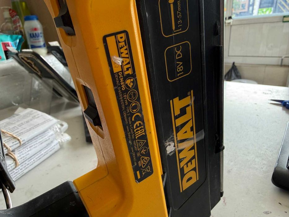 Акумулатор такер Dewalt DCN 890