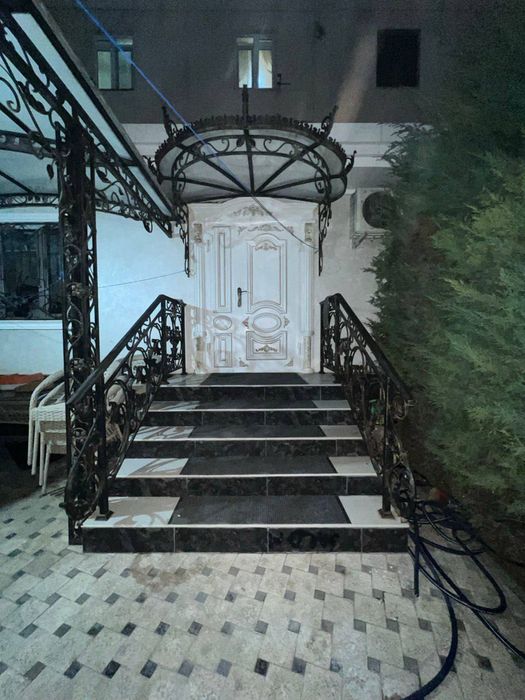 Durujba Qoratosh 3+2 Hona 1 etaj /9  80+80 kv