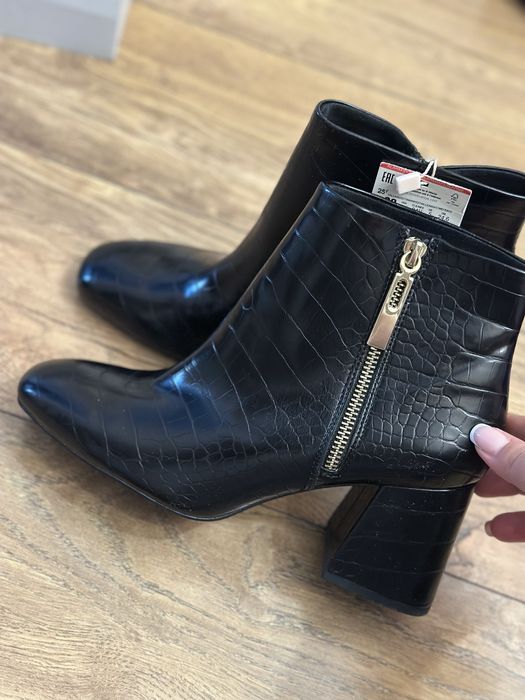 Продаю ботинки страдивариус