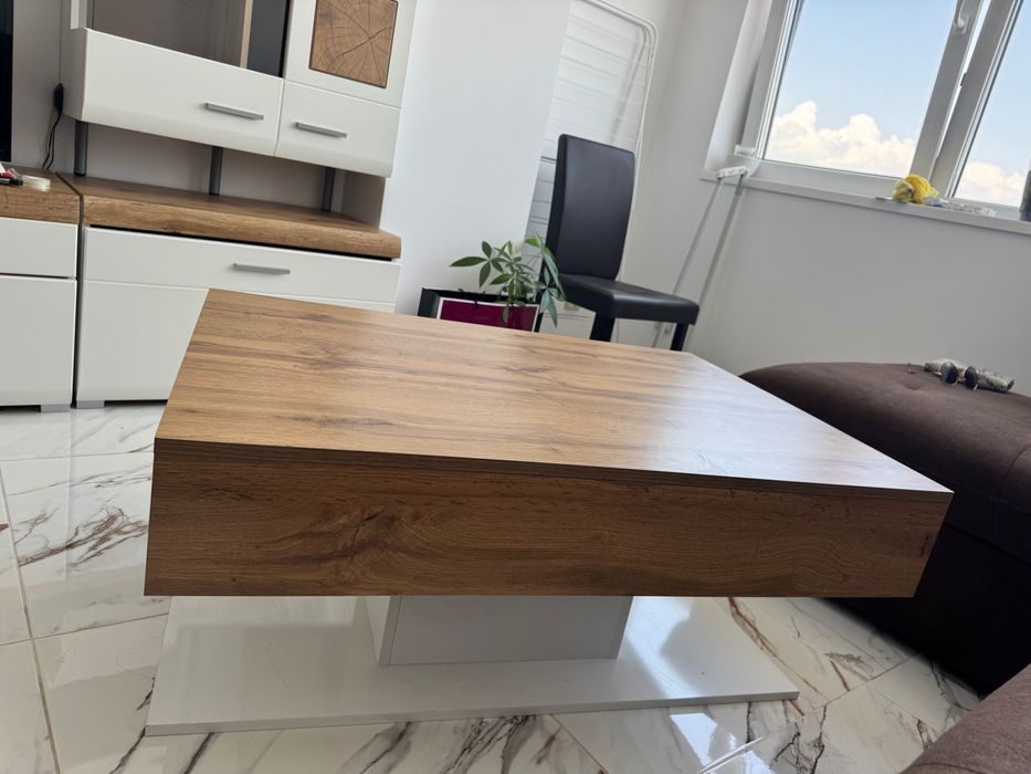 Холна маса в бяло