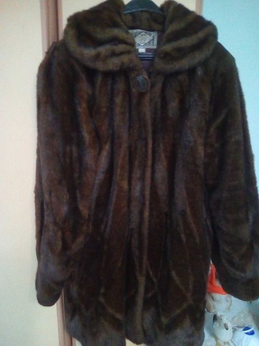 Палто-красиво, дамско, елегантно.