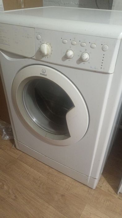 Продам стиральную машинку indesit