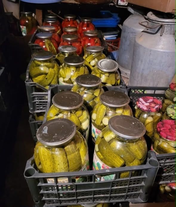 Продам огурцы соленые и компоты разные