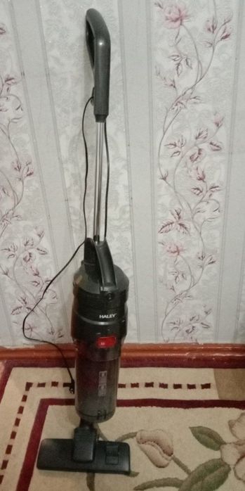 Продам вертикальный пылесос